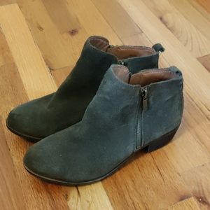 Lucky Brand suede leather ankle boots. Olive green color size 8m/38